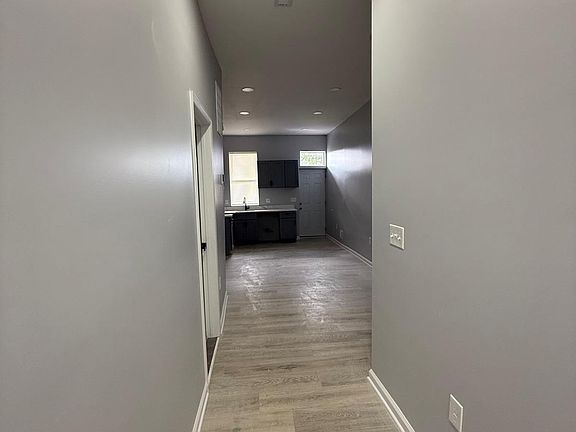 5th image of 1806 N Mount St
