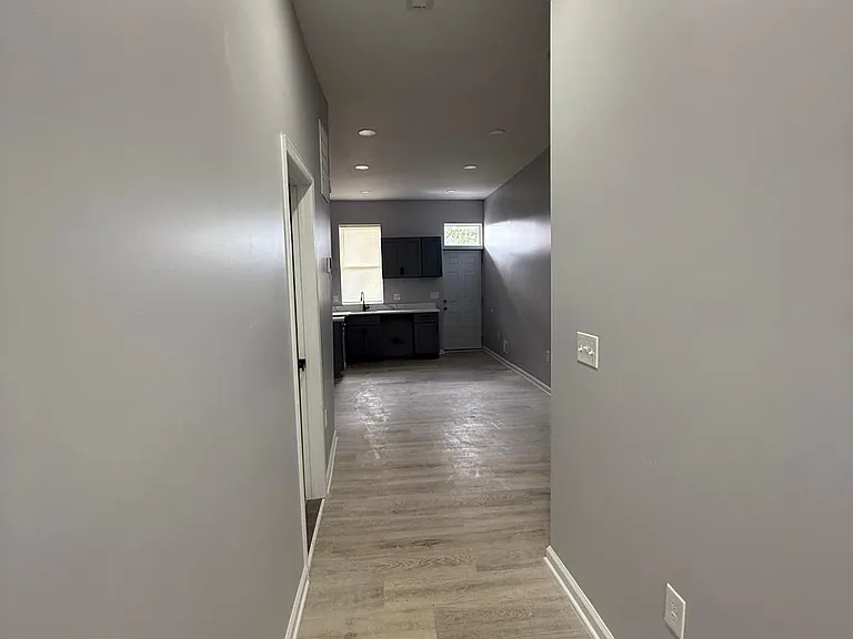 1806 N Mount St — Photo 4