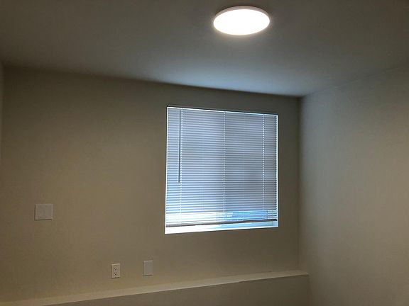4th image of 27 Huntington Dr
