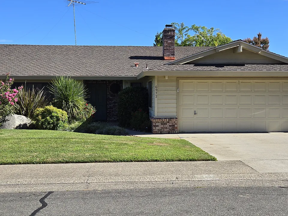 6972 Brandy Cir