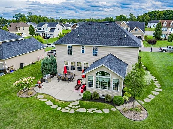 2nd image of 3437 Lakewood Dr