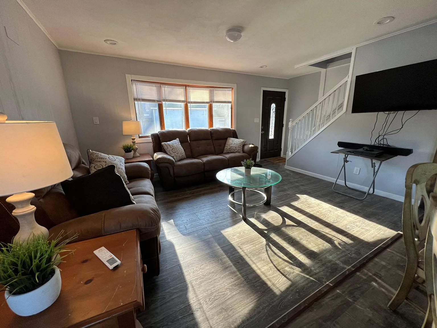 10 bed, 3000 sqft, $1,350 — Photo 2