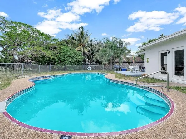 2417 Pierce St, Hollywood, FL 33020