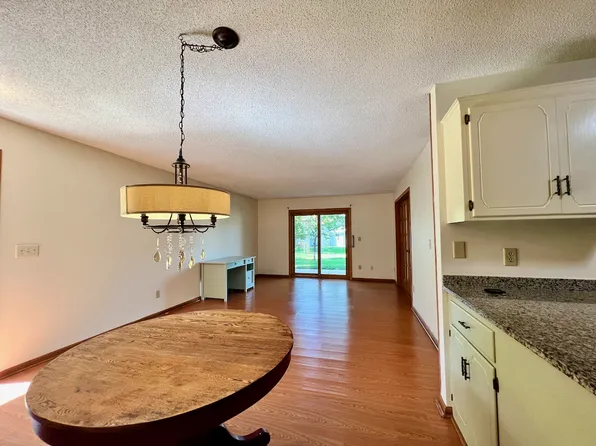 3307 Greenbrier St #D-205, Vadnais Heights, MN 55127