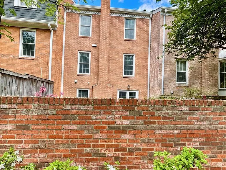 6633 McLean Ct — Photo 3