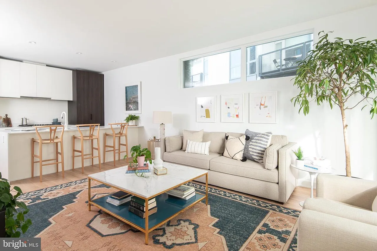 2 bed, 926 sqft, $3,700 — Photo 3