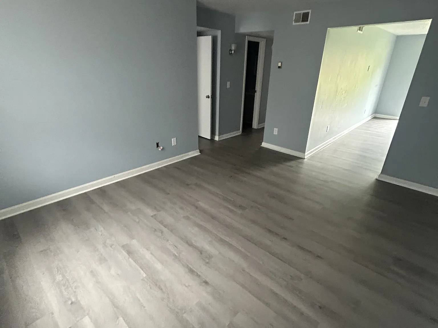720 E Lincoln Trail — Photo 1