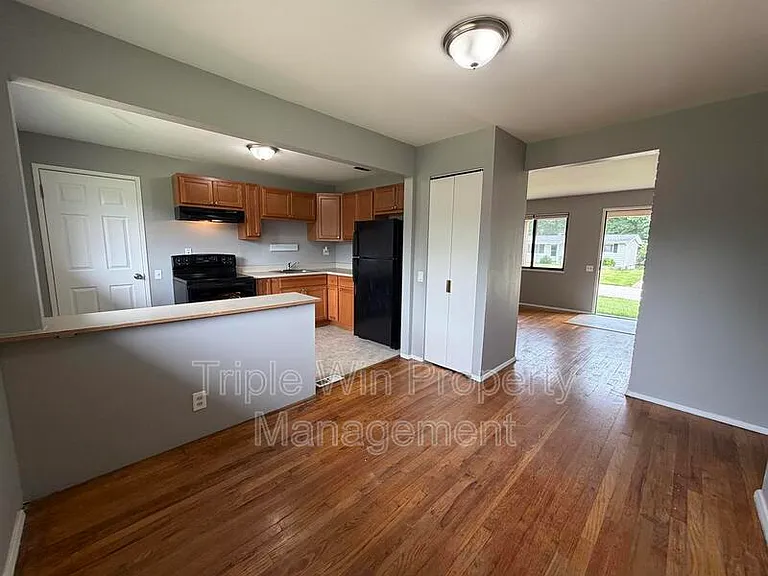 10319 Varnum Dr — Photo 10