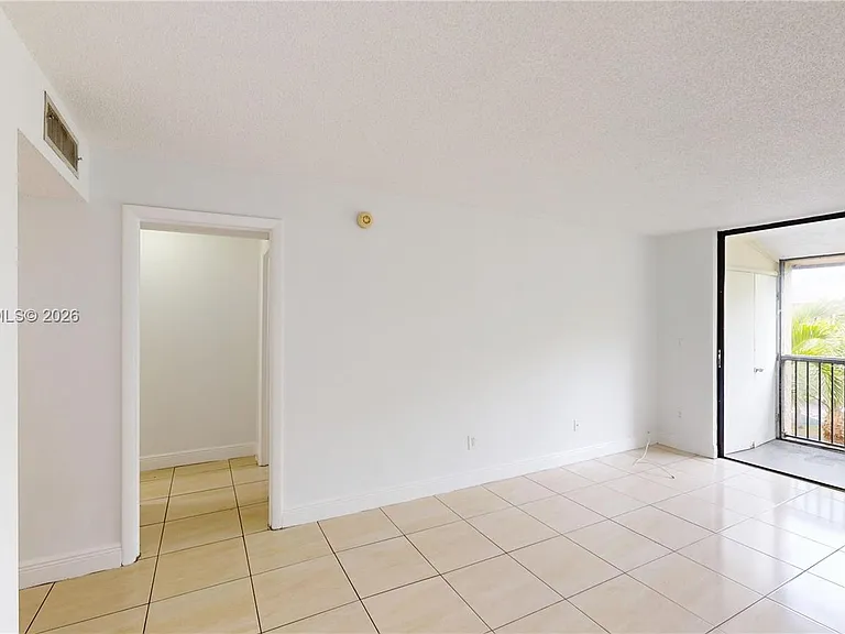 14201 N Kendall Dr #401D — Photo 2