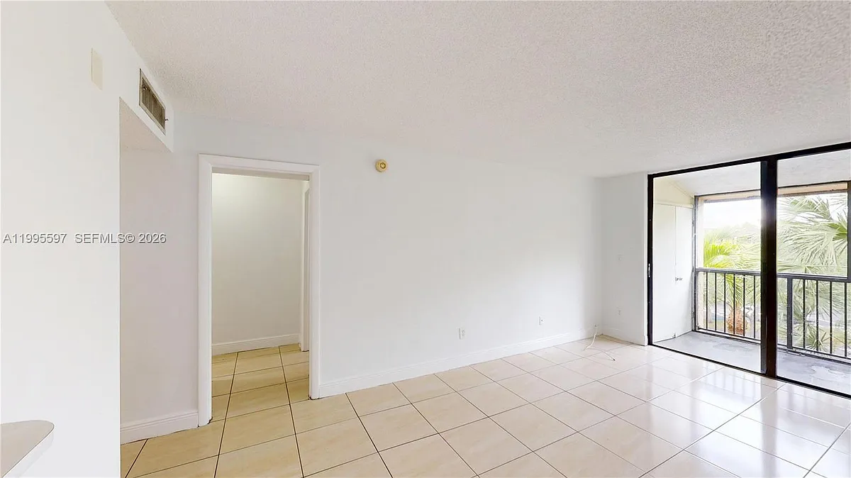 Building Photo - 14201 N Kendall Dr #401D