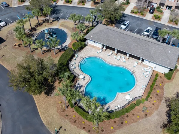 8808 Brown Pelican Cir, Navarre, FL 32566
