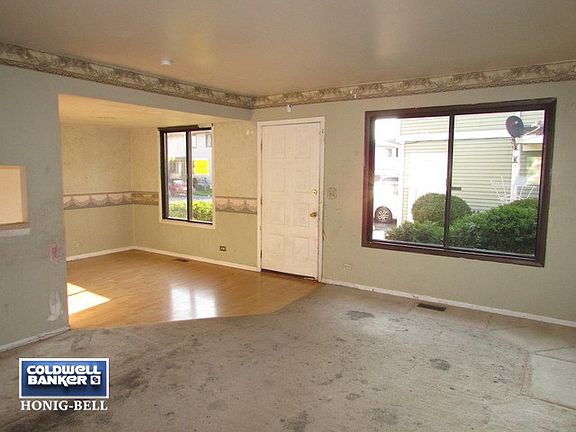 3rd image of 29W572 Winchester Cir S Unit 2