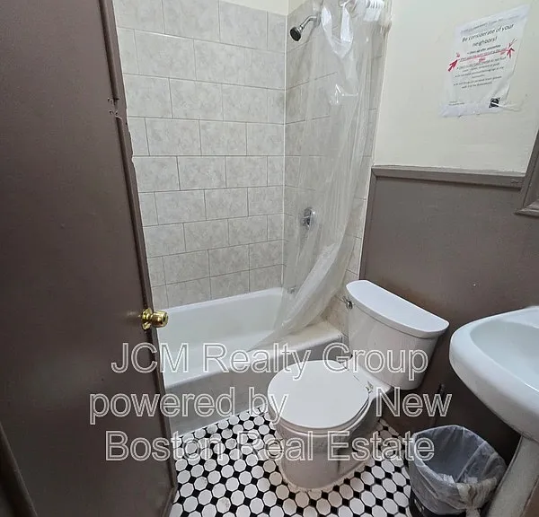 185 Green St #35 — Photo 8