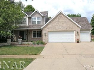 102 Parkside Dr, Goodfield, IL 61742