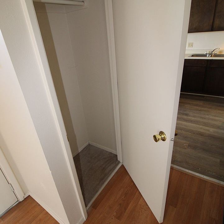 1st image of 2332 Linda Vista Dr