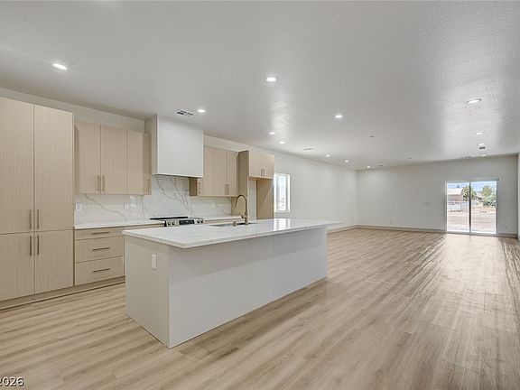 4th image of 1871 S Manzanita Dr
