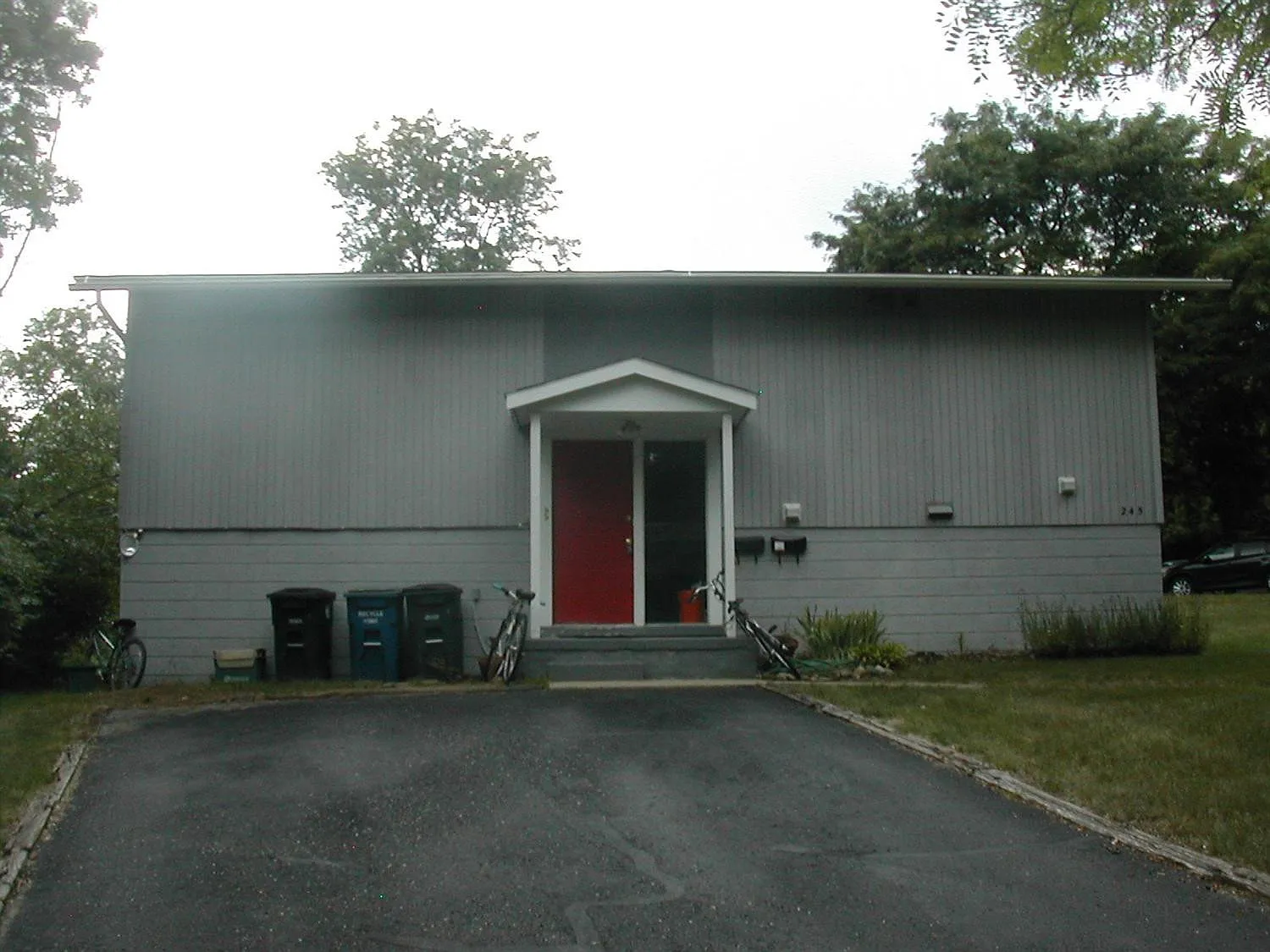 2 bed, 1.0 bath, 912 sqft, $1,800 — Photo 2