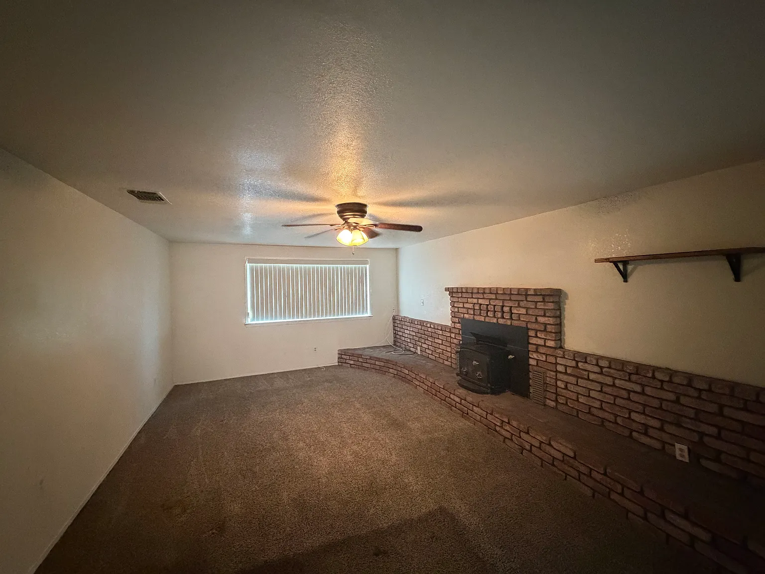 3 bed, 1795 sqft, $2,100 — Photo 3