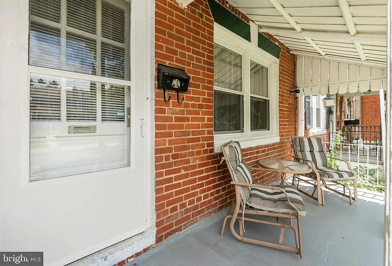 2 bed, 950 sqft, $1,600 — Photo 1