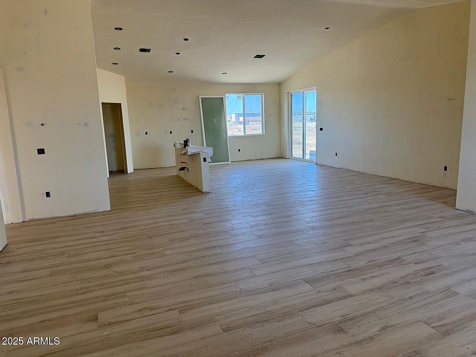 2nd image of 37548 W PIERCE Street