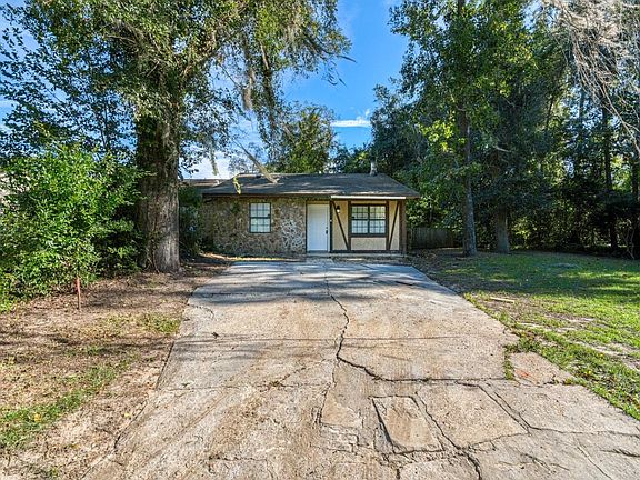 2nd image of 3811 Stewart Way