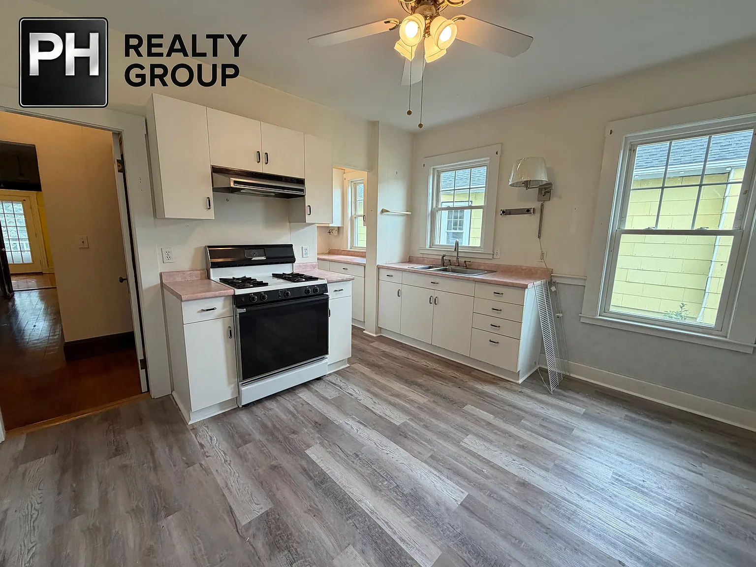 3 bed, 1300 sqft, $3,000 — Photo 3