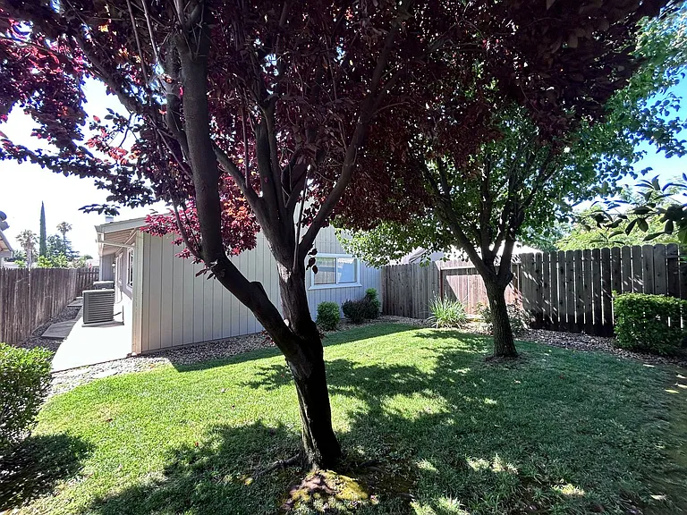 3148-3150 Laurelhurst Dr — Photo 17