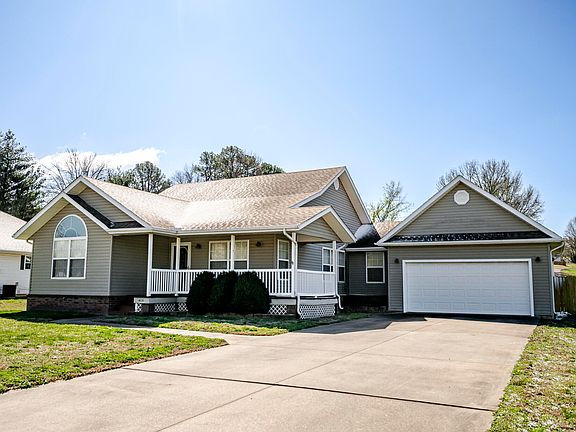 4th image of 423 Honeysuckle Lane