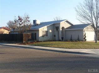 898 Pasteur St, Hanford, CA 93230