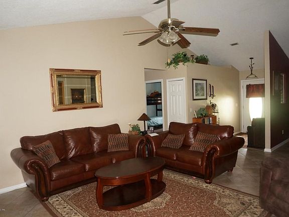 04) Living room