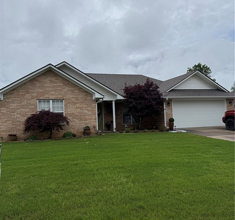 1st image of 216 Thornwood Ln