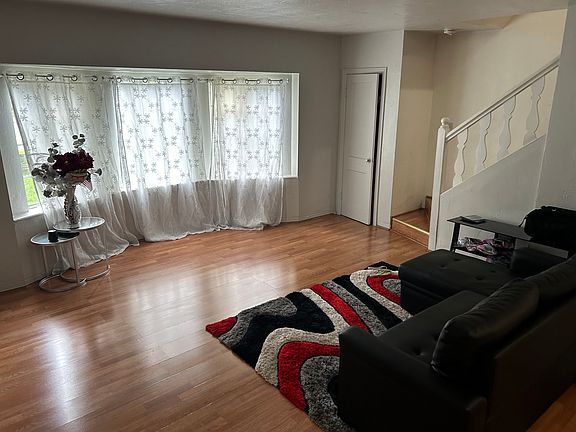 4th image of 845 NE 120th St