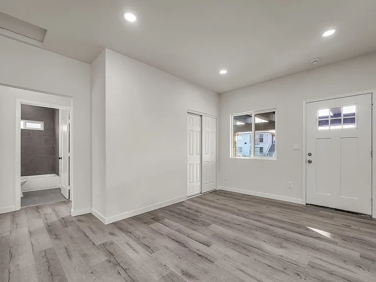 5842 Denver Ave — Photo 5