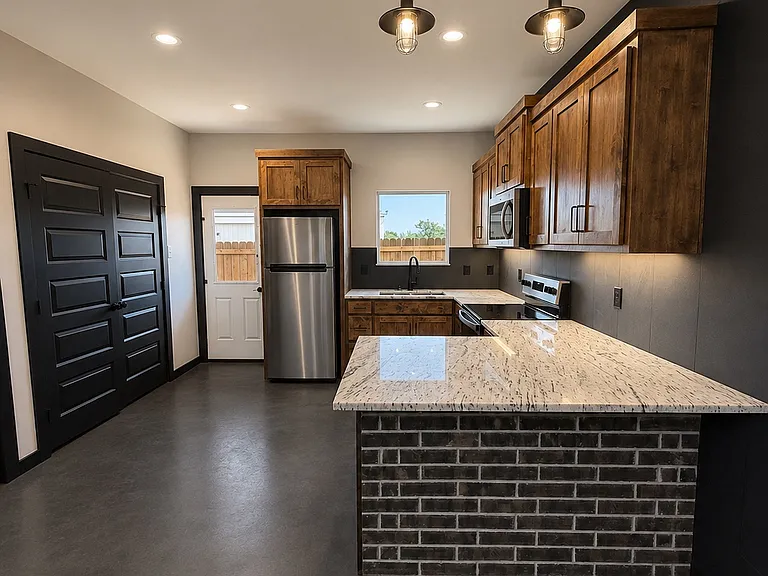 215 E Avenue K #B — Photo 6