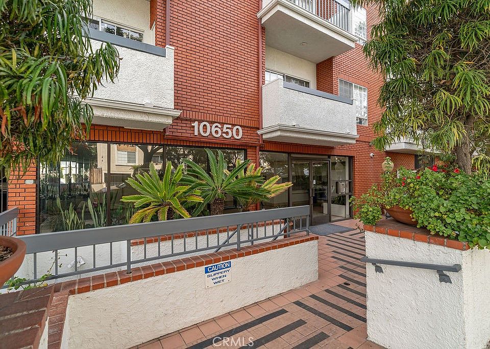 1st image of 10650 Kinnard Ave APT 302