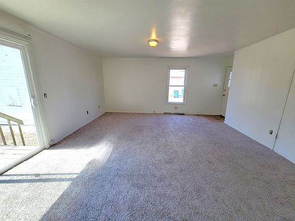 5th image of 518 E Walnut St #1/2