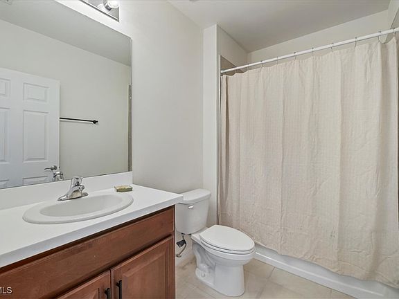 5th image of 1439 SE 18th St