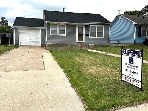 2nd image of 301 E 22nd St