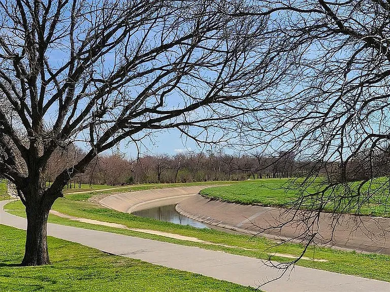 1860 White Oak Dr #375 — Photo 45
