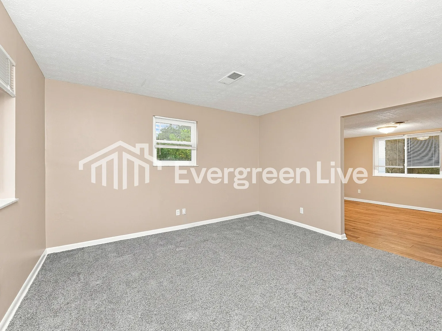 5 bed, 2.0 bath, 2240 sqft, $1,995 — Photo 4
