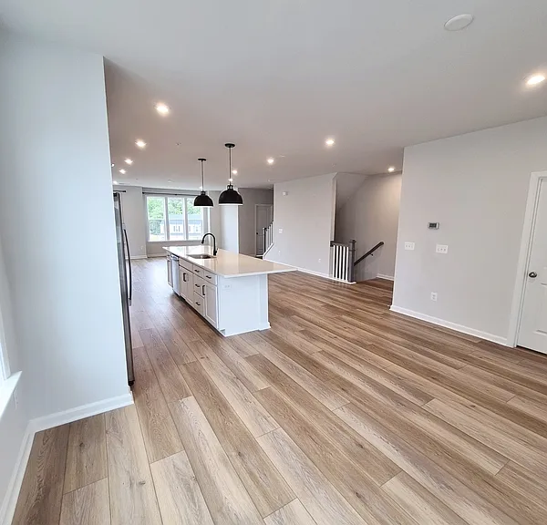 648 Brookwood Glen Ter #B — Photo 11
