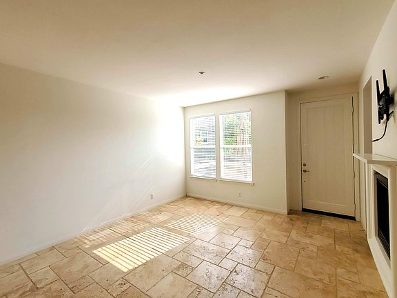 4th image of 44 Midtown Dr