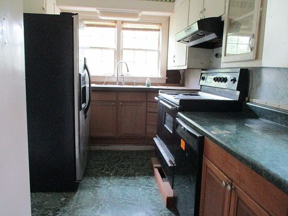 5th image of 914 Hillcrest Ave