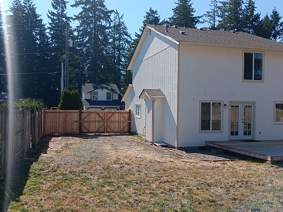 Extra parking included behind fence perfect for RV, boats etc.
