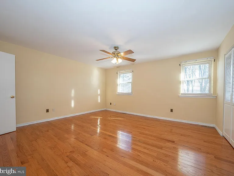403 Woodside Cir — Photo 9