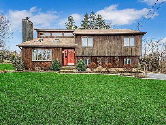 2nd image of 7 Beaver Ct