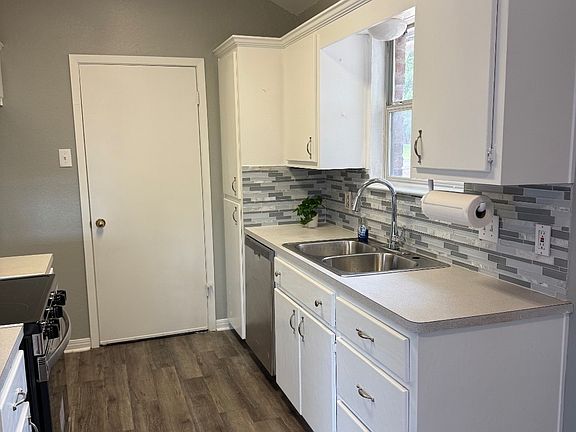 4th image of 706 Rolling Hills Dr