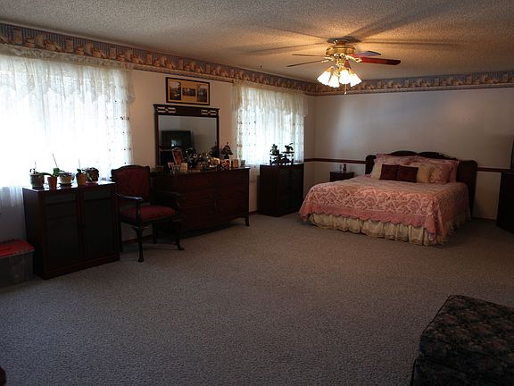 2nd image of 498 Carbonia Ave