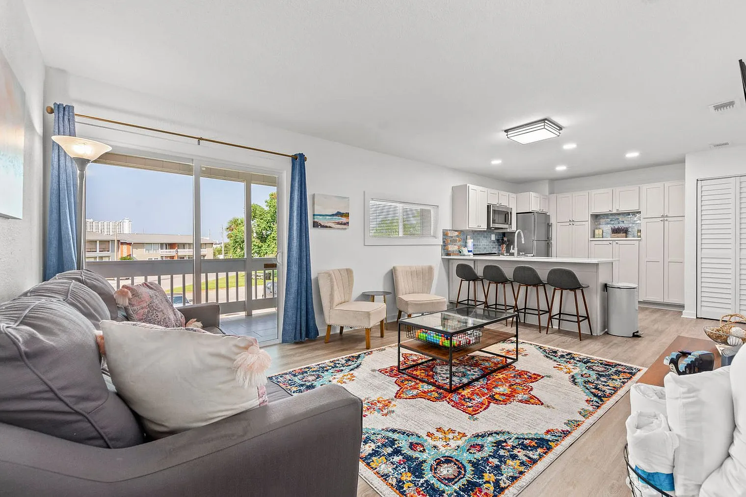 1 bed, 1.0 bath, 742 sqft, $2,143 — Photo 1