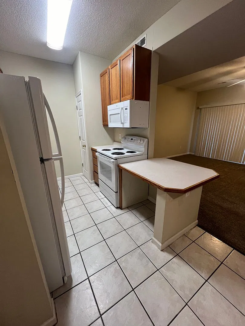 Brandon Woods - 2 bed 2 bath — Photo 3